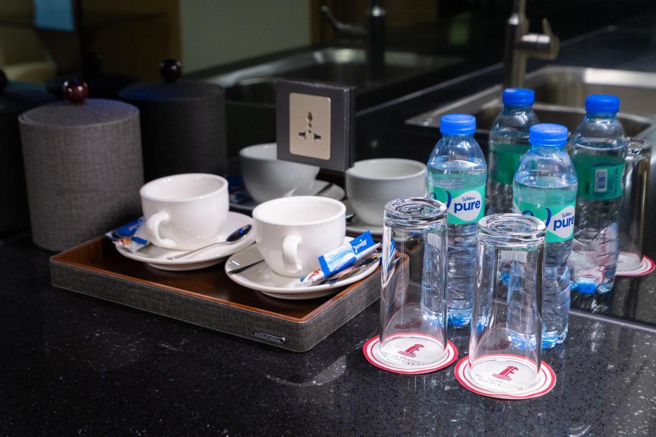 One Euphoria Luxe Hotel Angeles Eksteriør bilde